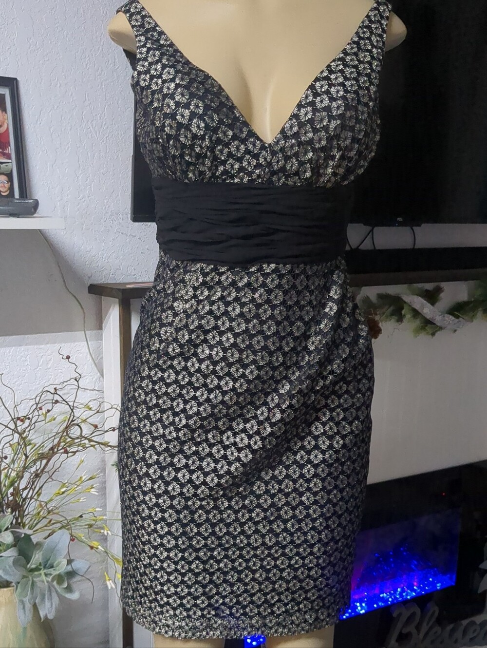 Maggy London Metallic Gold Jacquard Lace Cocktail Dress Silk Waist Size 4